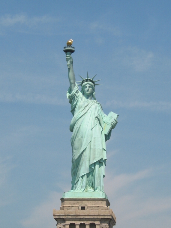 http://denissoupault.files.wordpress.com/2009/05/im-469-statue-de-la-liberte-new-york.jpg